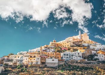 Un recorrido a pie por la maravillosa ciudad de Ano Syros 