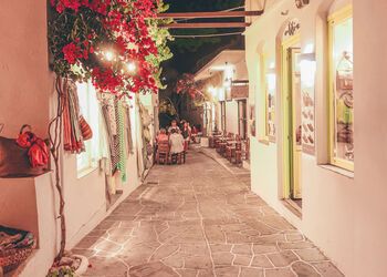 A walking tour of Sifnos’ main town