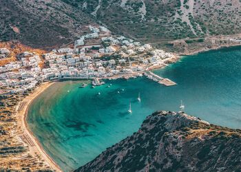 Cycladic village hopping in Sifnos