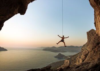 Kalymnos’ta kaya tırmanışı 