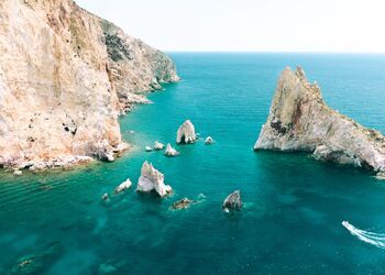 A boat trip to the natural escape of Polyegos