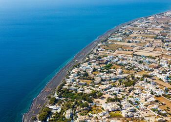 Perissa beach