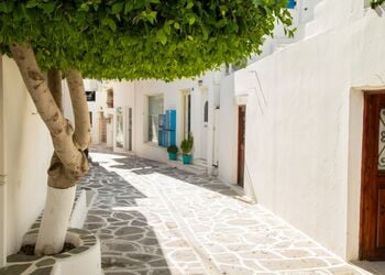 A walking tour of Parikia in Paros