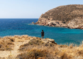 Discover the hiking trails of Syros