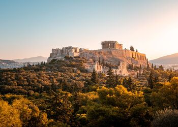 The must-see Athens landmarks revealed in a stroll 