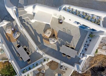 Acave Santorini Suites