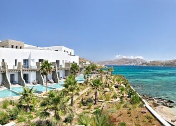 Aeonic Suites and Spa