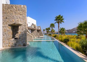 Aeonic Suites and Spa