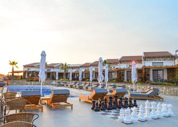 Akrolithos Luxury Suites