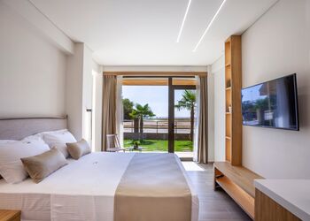 Aliston Deluxe Living – Adults Only