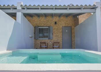 Avgerinos Deluxe Rooms