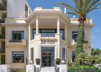 Avra City Hotel