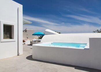 Ayoba Santorini