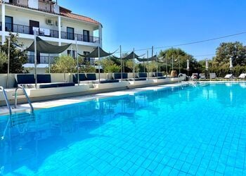 Bruskos Hotel & Suites