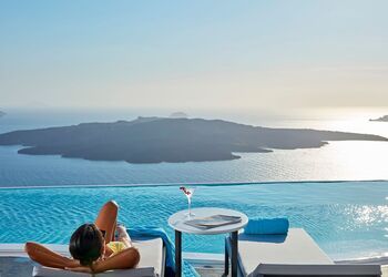 Cosmopolitan Suites Santorini