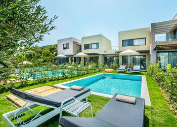 Dionisos Luxury Villas