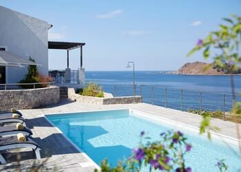 Eleia Seafront Rooms & Villas