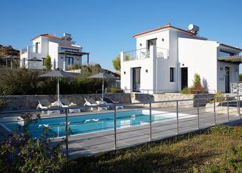 Eleia Seafront Suites & Villas