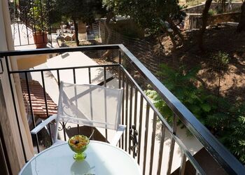 Elia Portou Rooms