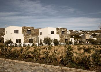 Emerald Tinos