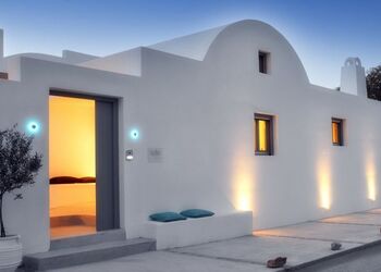 Eolia Kamari Villa