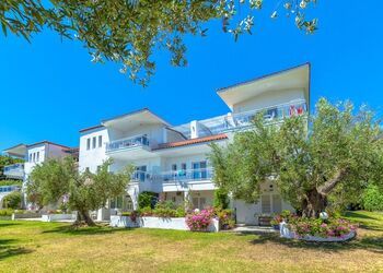 Xenios Faros Apartments