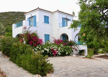 Grand Bleu Apartments & Villas