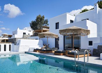 Hill Club Naxos