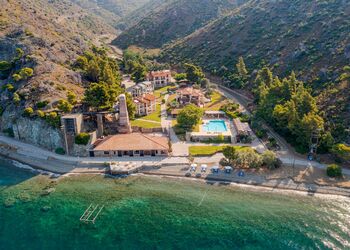 Kaminos Hotel by Nin & Bau