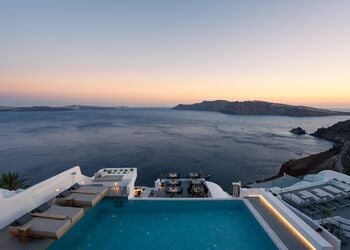 La Perla Villas & Suites