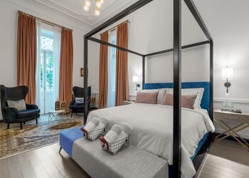 2 Mazi Suites