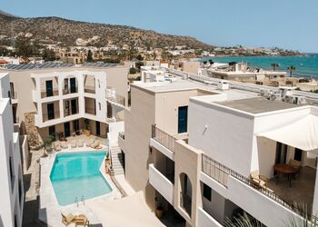 Nami Hotel & Suites