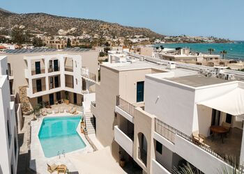 Nami Hotel & Suites