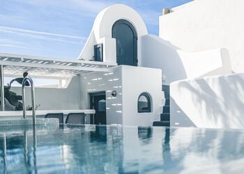Opera Mansion Villa Santorini
