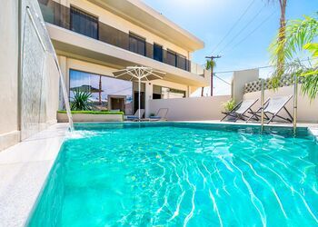 Pathos Seaside Suites