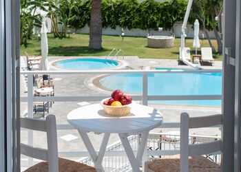 Polos Hotel Paros