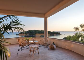 Prima Vista Beachfront Boutique Hotel