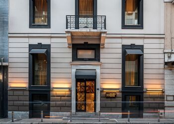 33 Solonos Suites