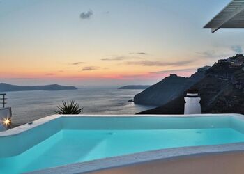 Trieris Villa & Suites