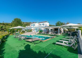 Akis Villa Studios & Apartments with Pool