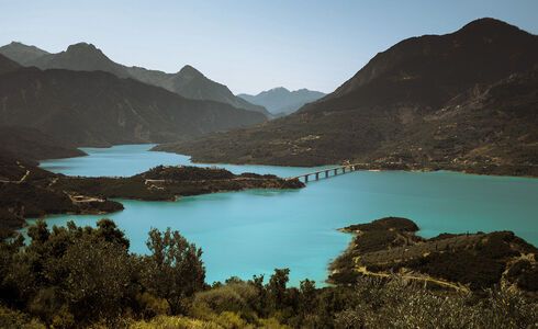 Exploring the beauty of Lake Kremaston by kayak
