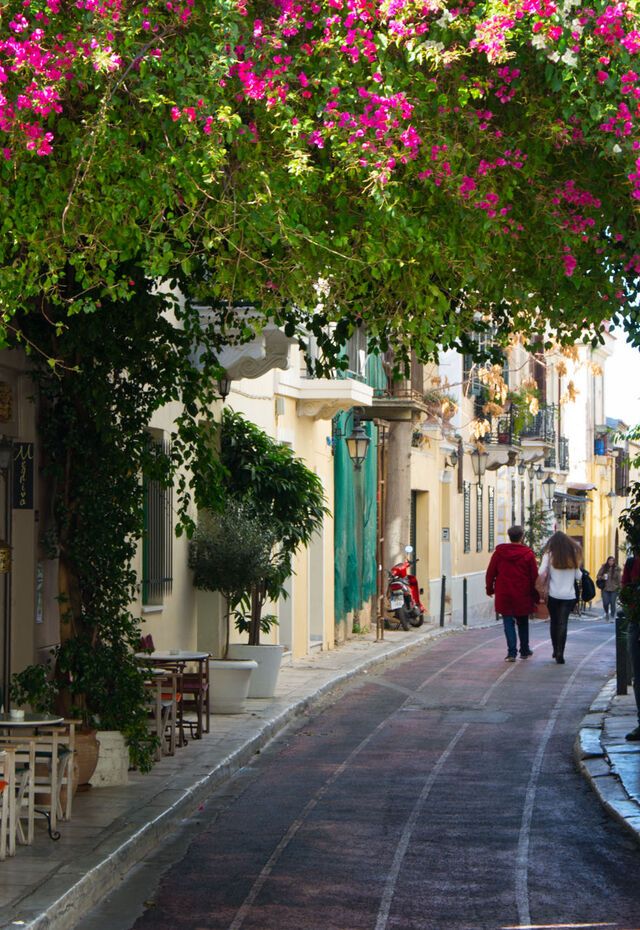 Strolling around the picturesque alleyways of Plaka