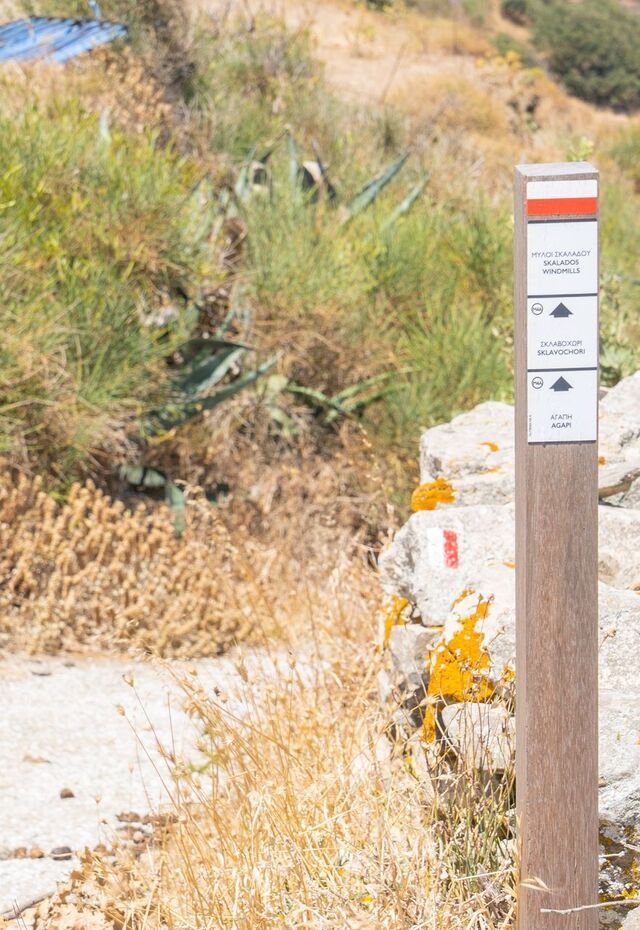 Discover the hiking paths of Tinos