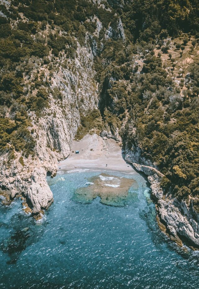 Το Μικρό Σεϊτάνι είναι μια από τις πιο απομονωμένες παραλίες της Σάμου