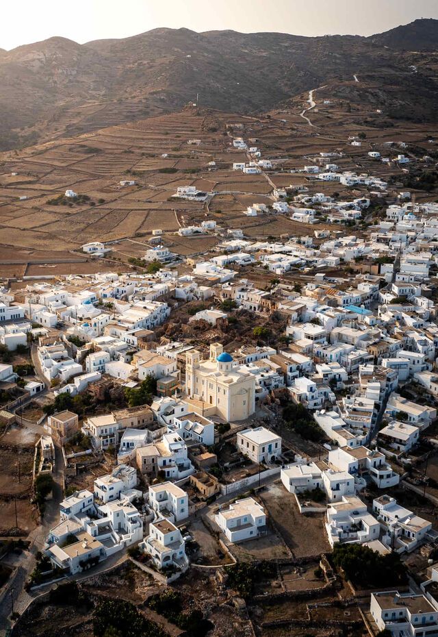 Αεροφωτογραφία ενός χωριού στην Κίμωλο