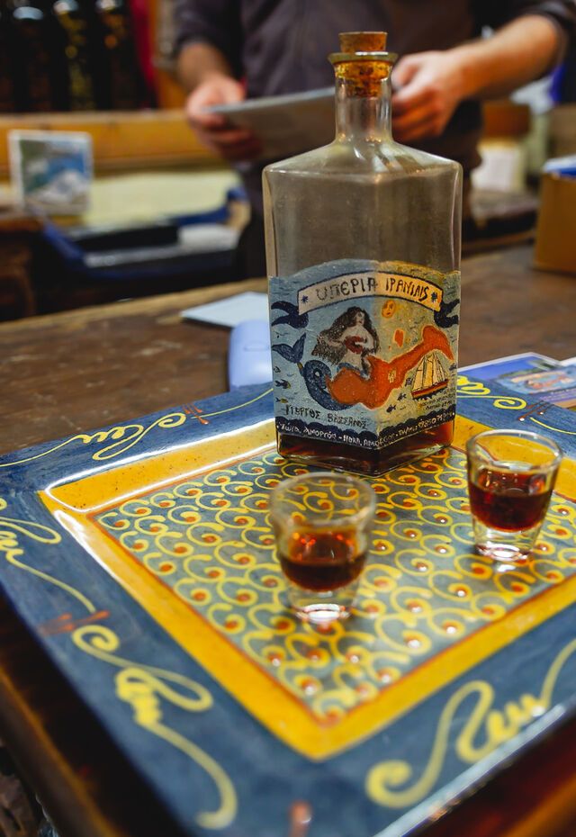 Among the most famous delicacies of Amorgos is baked raki 