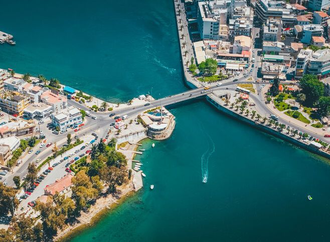 Below the old bridge linking Chalkida with the mainland you’ll witness something that happens nowhere else in the world