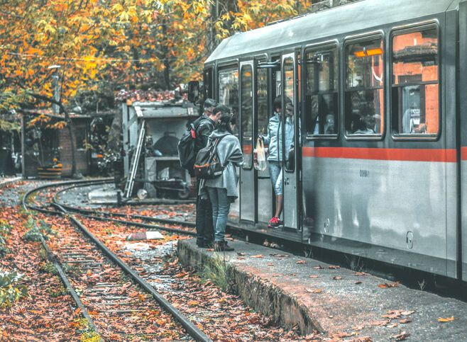 The tavernas at the scenic station at Kato Zachlorou are highly recommended