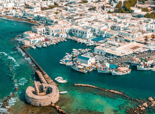 Naoussa's tiny harbour with restaurants, bars and the old castle