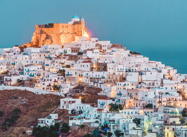 Το διάσημο κάστρο της Αστυπάλαιας που βρίσκεται στο λόφο, πάνω από την Χώρα.